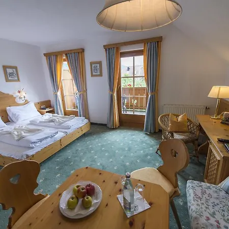 Gutshof Wolfgangsee Resort&event 4* Strobl