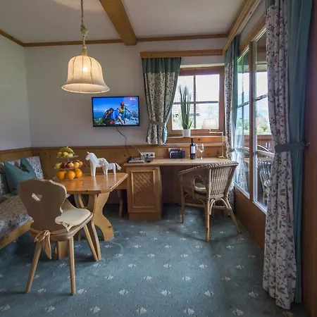 Hotell Gutshof Wolfgangsee & Event 4*
