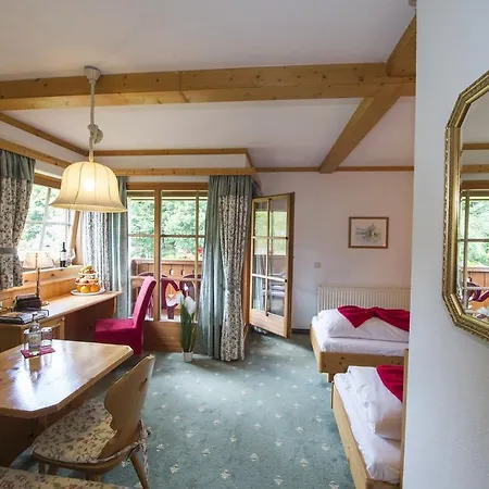 Gutshof Wolfgangsee Resort&event 4*