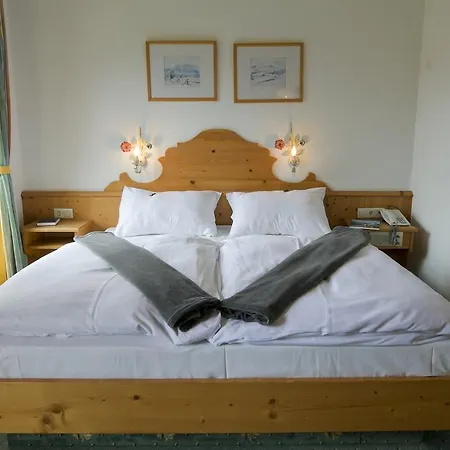 Hotel Gutshof Wolfgangsee Resort&event 4*