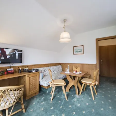Hotel Gutshof Wolfgangsee Resort&event 4*