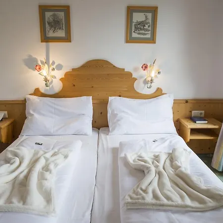 Hotel Gutshof Wolfgangsee Resort&event