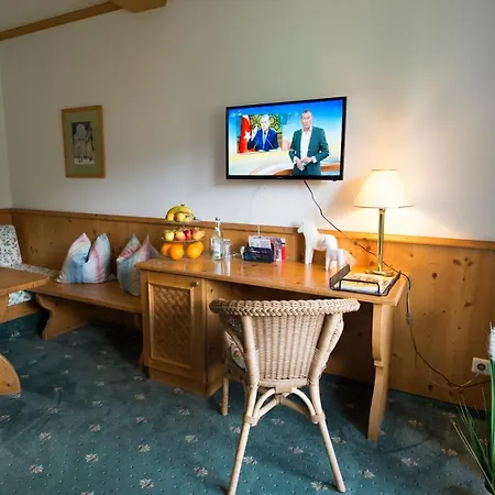 Hotel Gutshof Wolfgangsee Resort&event 4*